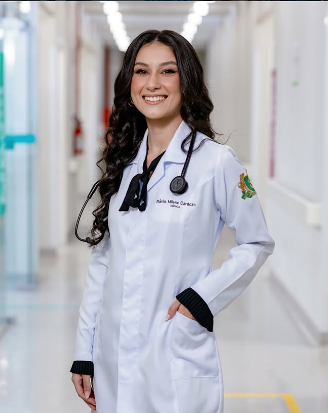 Dra. Flávia Cardozo, médica
